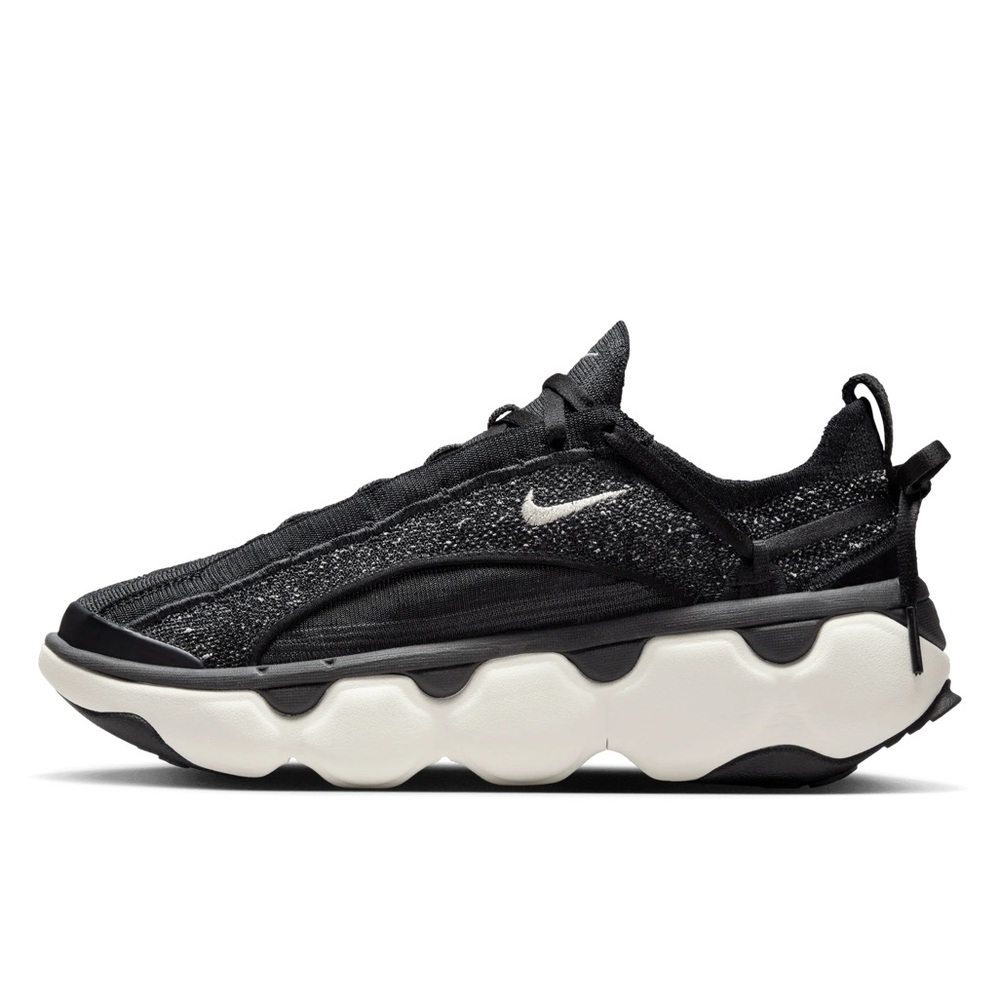 NIKE - FLYKNIT BLOOM - BLACK/SAIL/DK SMOKE GREY - Men’s 10.5 Women’s 12